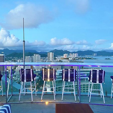 Coastal Panorama Oceanfront Suites 나트랑 외부 사진