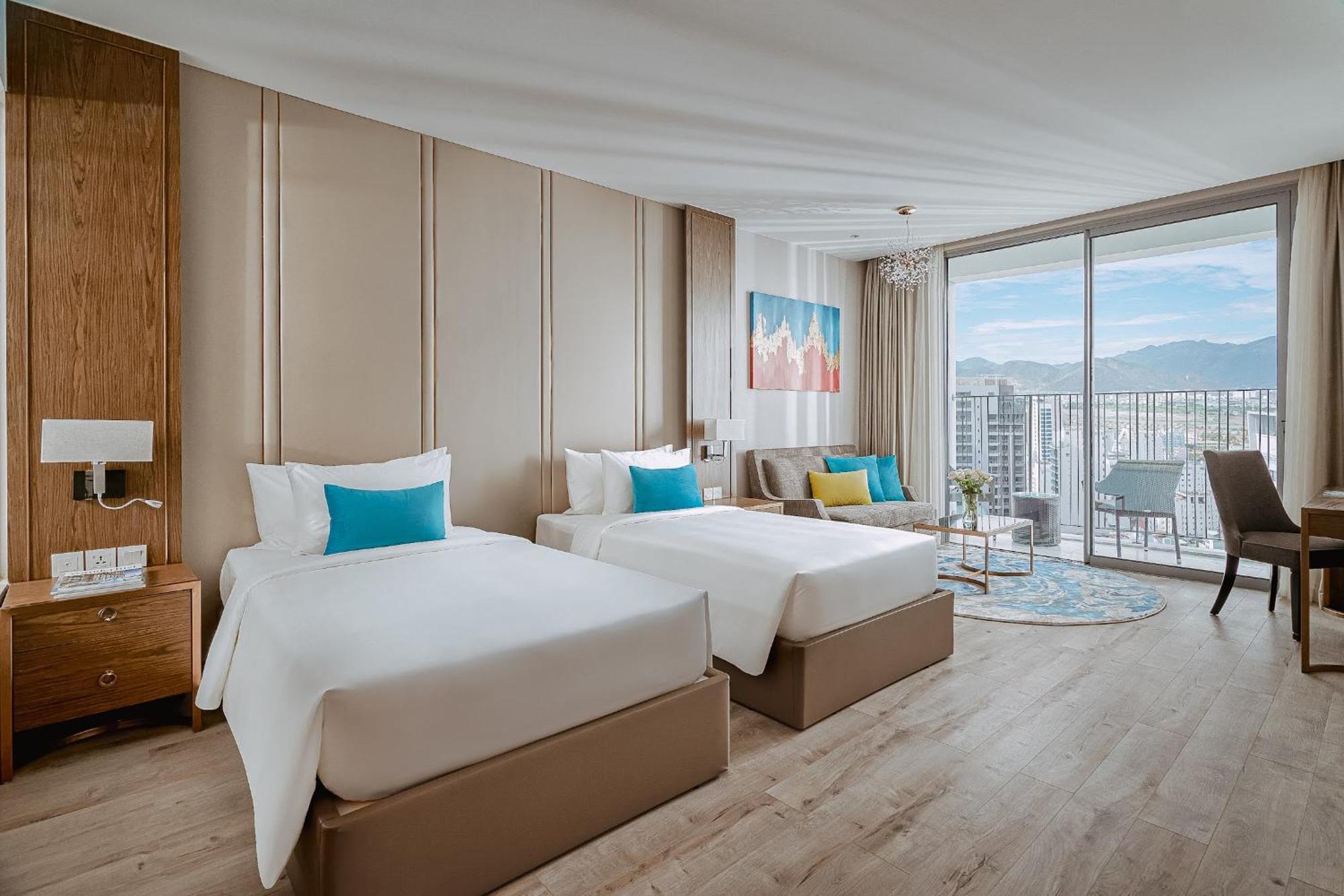 Coastal Panorama Oceanfront Suites 나트랑 외부 사진