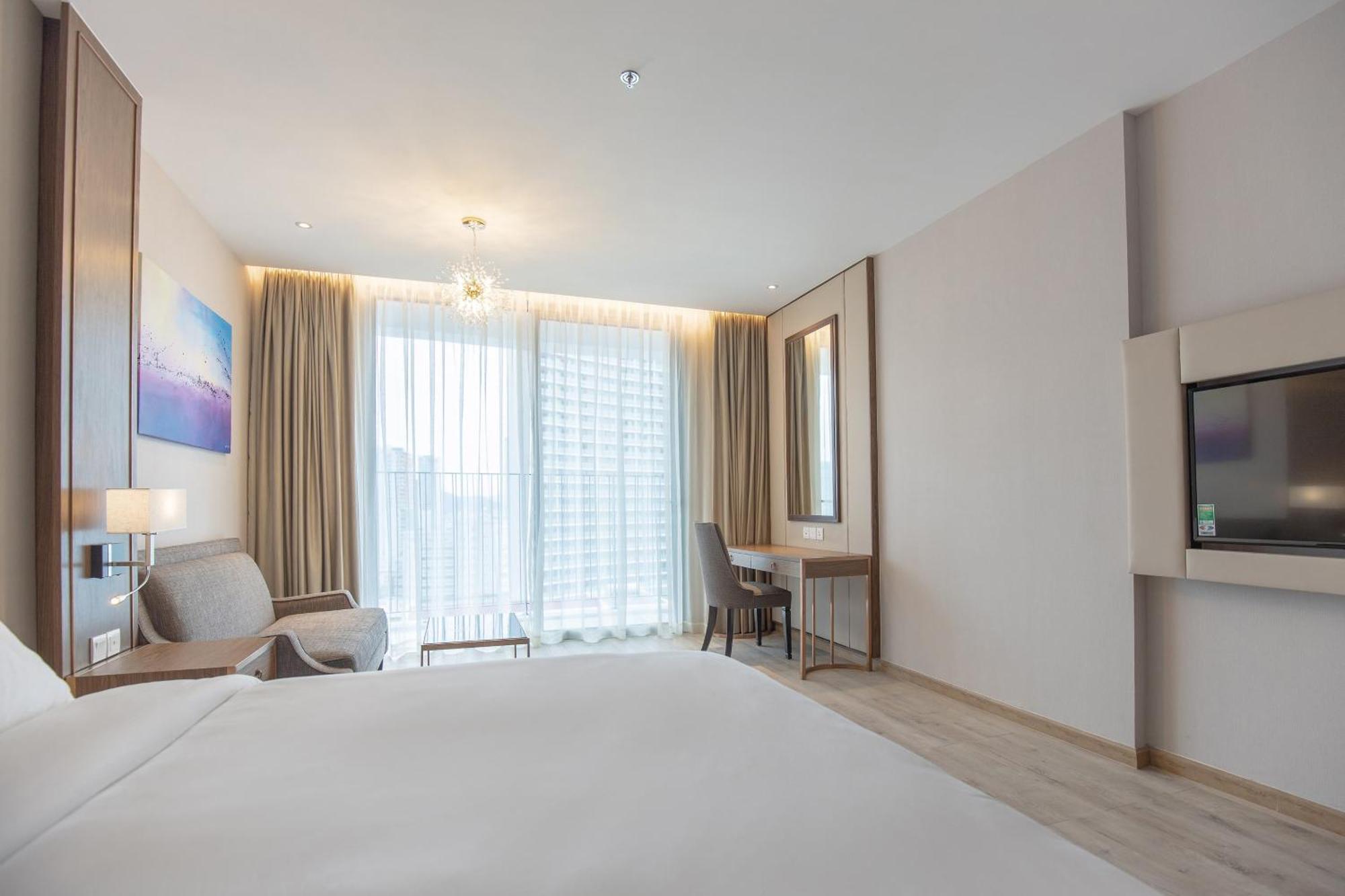 Coastal Panorama Oceanfront Suites 나트랑 외부 사진
