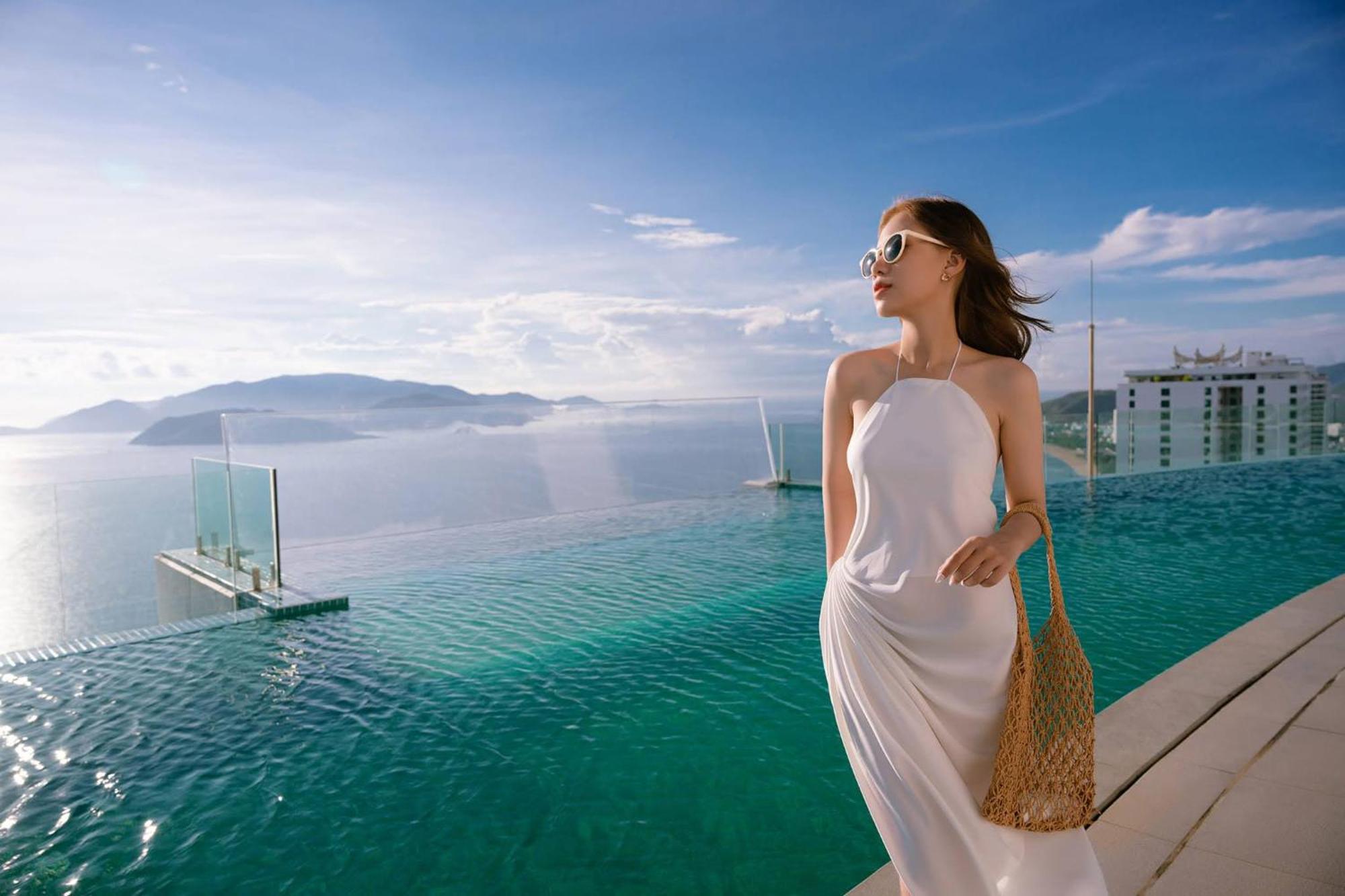 Coastal Panorama Oceanfront Suites 나트랑 외부 사진