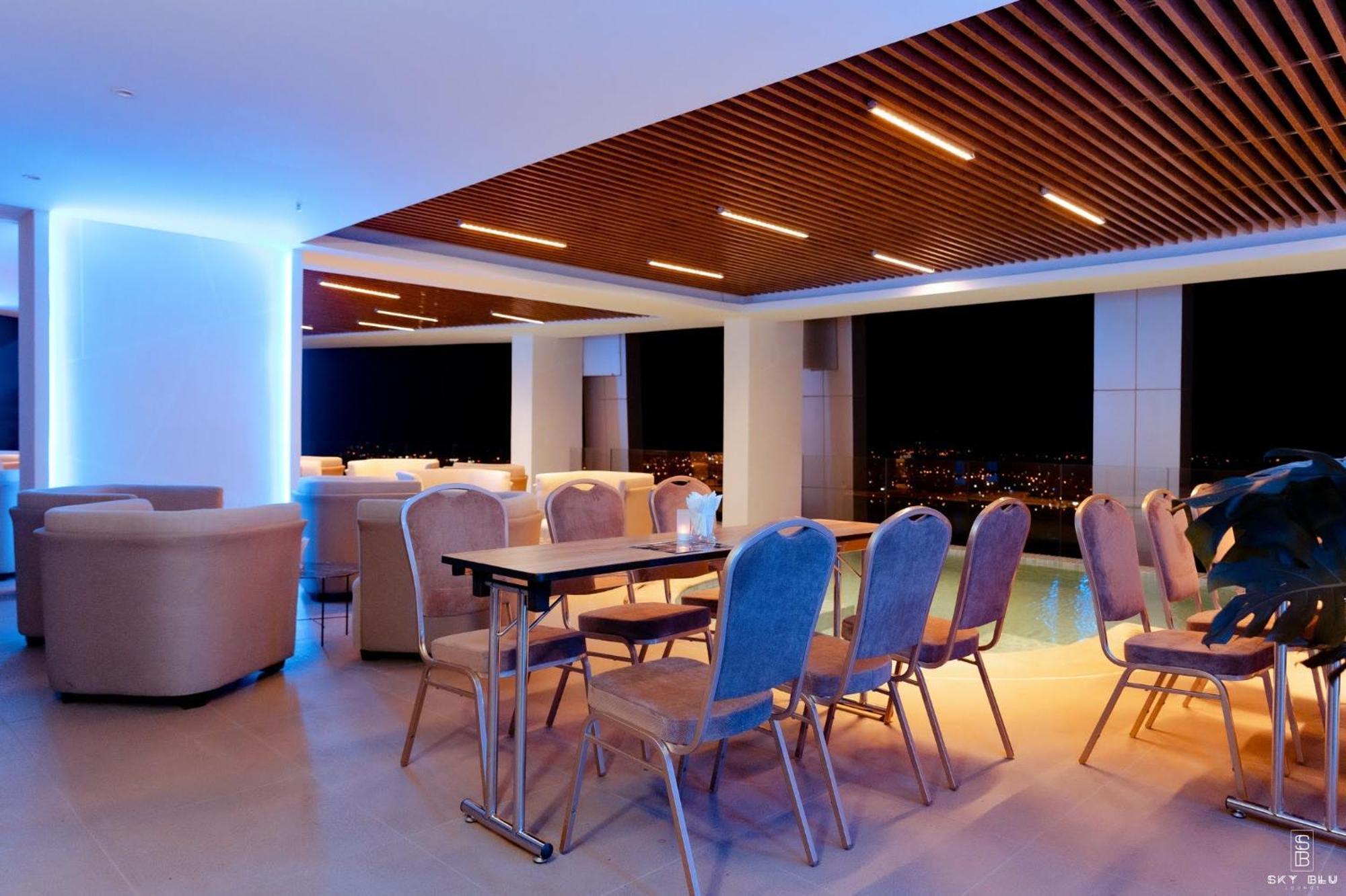 Coastal Panorama Oceanfront Suites 나트랑 외부 사진
