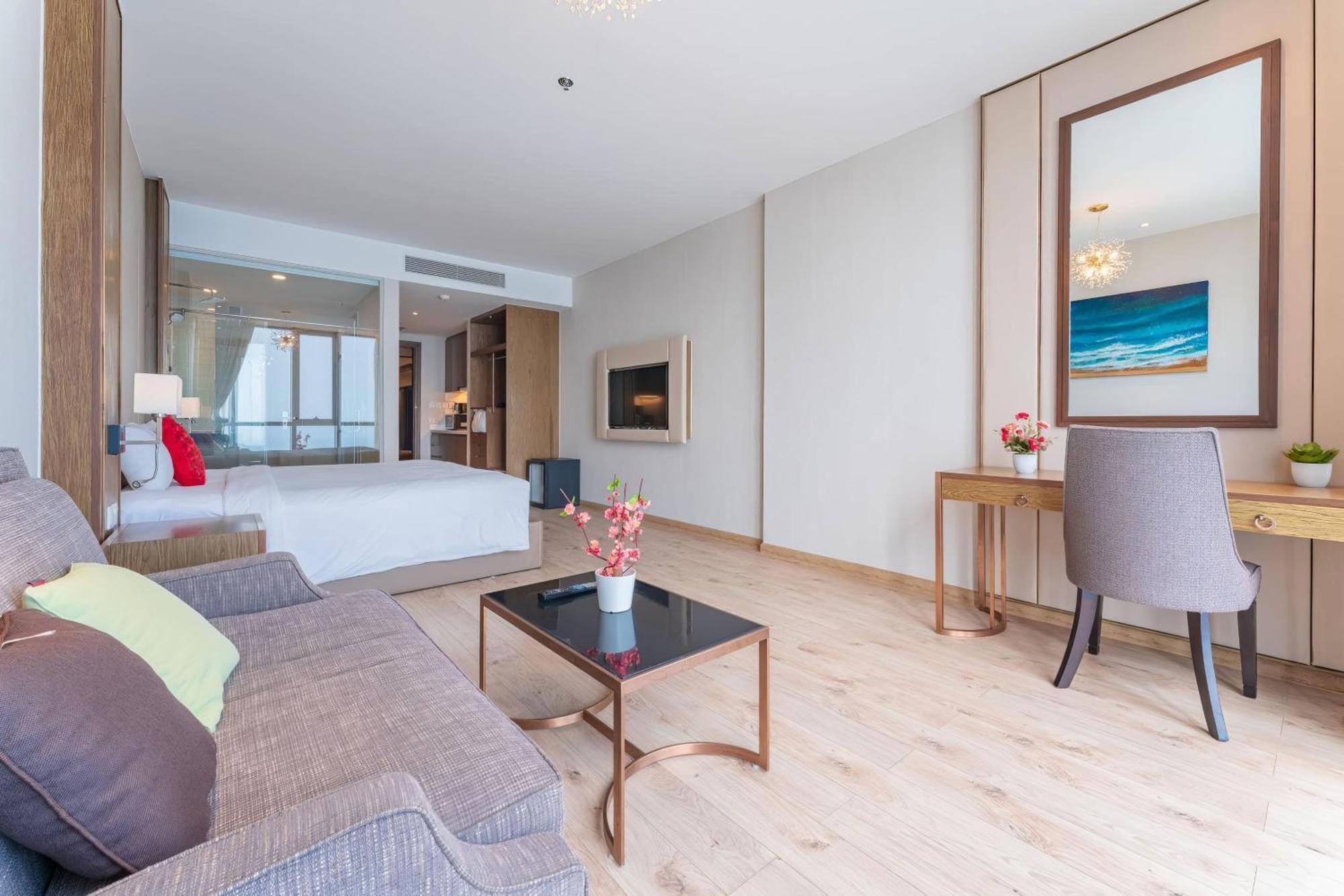 Coastal Panorama Oceanfront Suites 나트랑 외부 사진