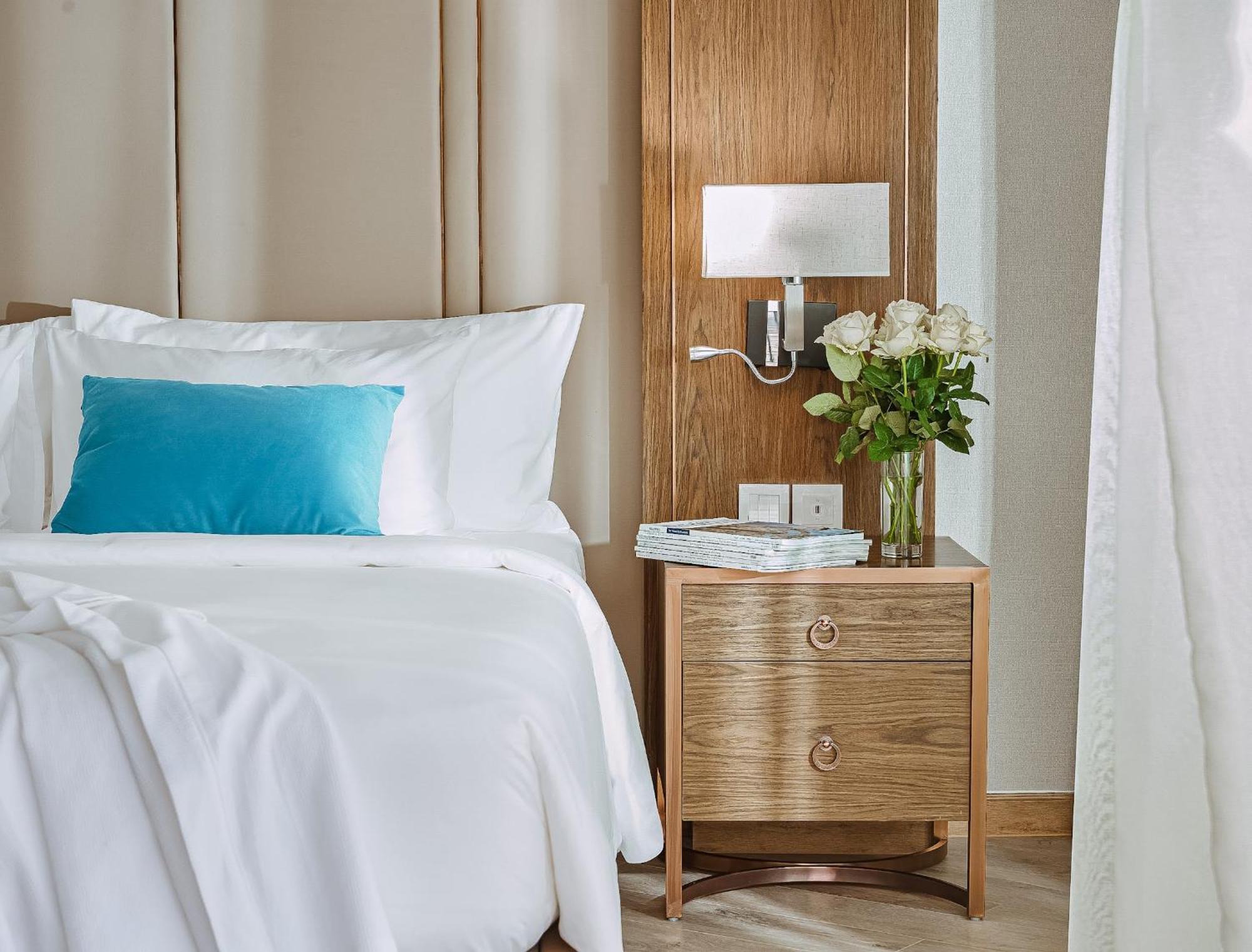 Coastal Panorama Oceanfront Suites 나트랑 외부 사진