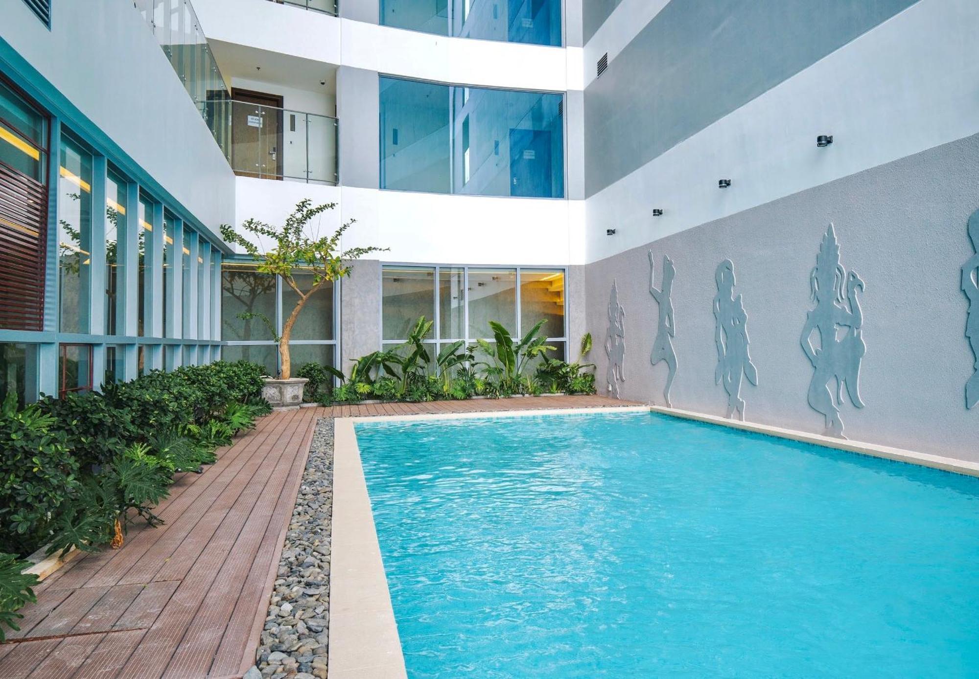Coastal Panorama Oceanfront Suites 나트랑 외부 사진
