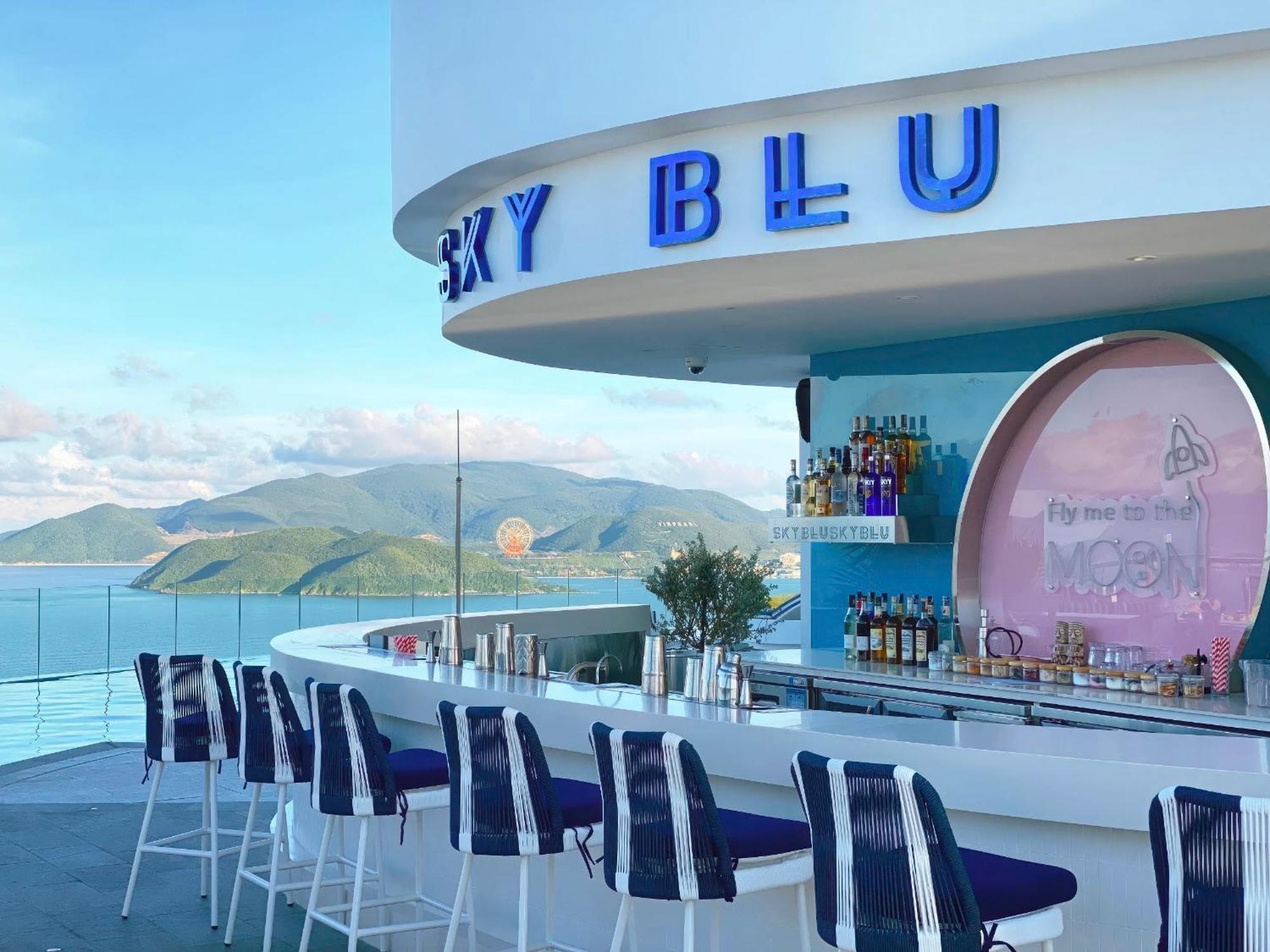 Coastal Panorama Oceanfront Suites 나트랑 외부 사진