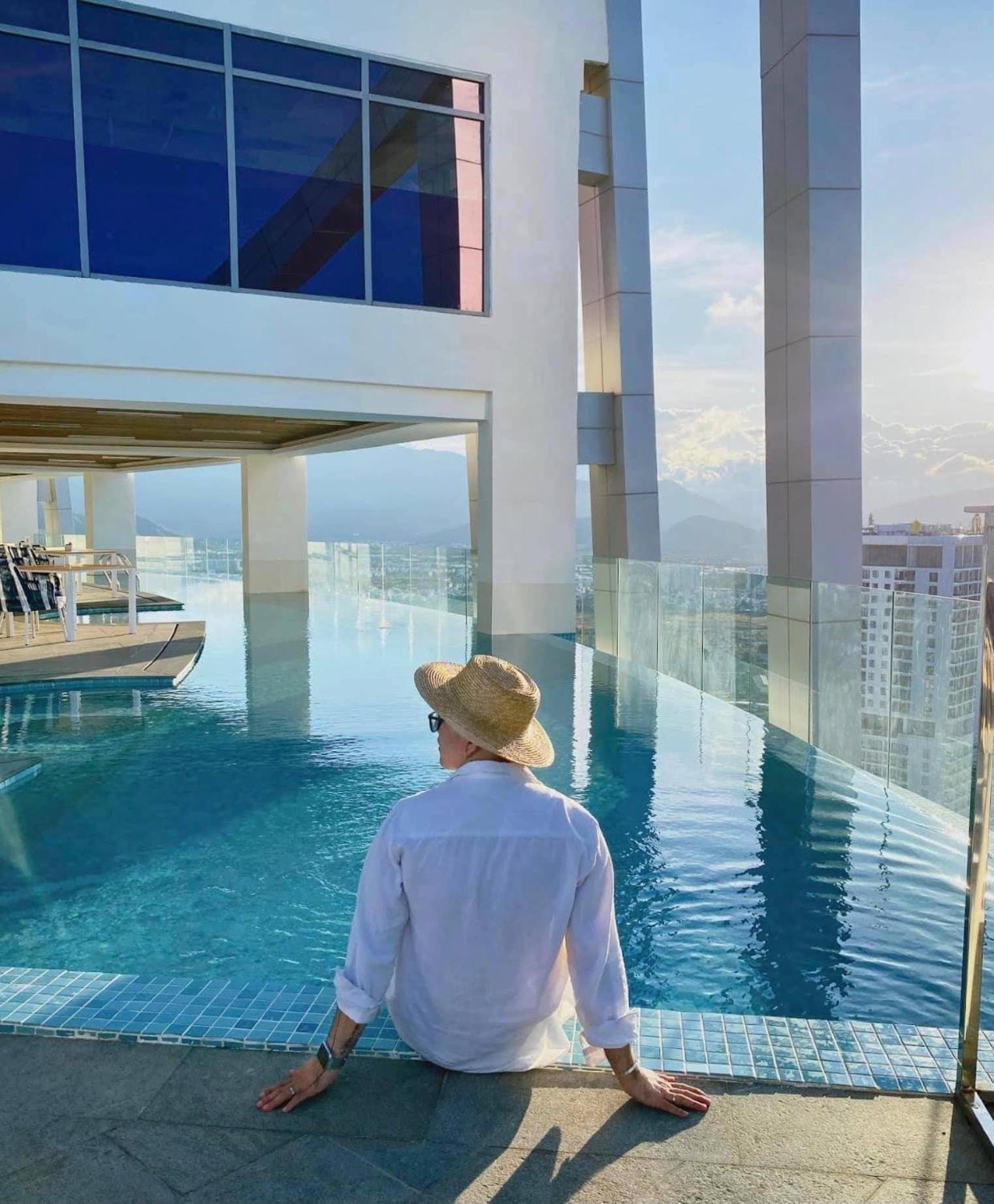 Coastal Panorama Oceanfront Suites 나트랑 외부 사진