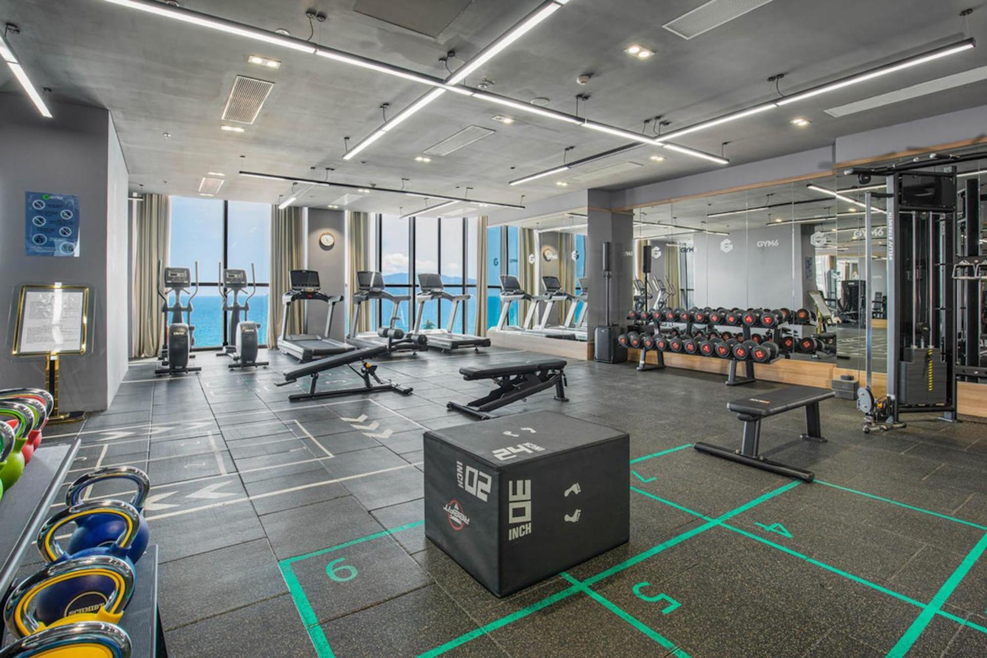 Coastal Panorama Oceanfront Suites 나트랑 외부 사진